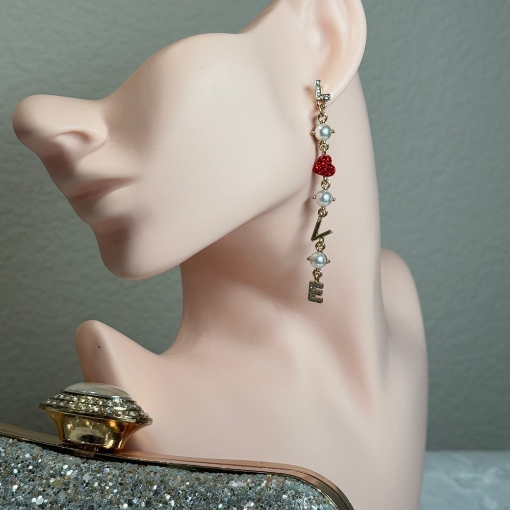 ❤️🔥 LOVE Dangle Earrings | 18K Gold Plated With Pearls & Zirconia ⚜️💎 - Picture 3 of 7